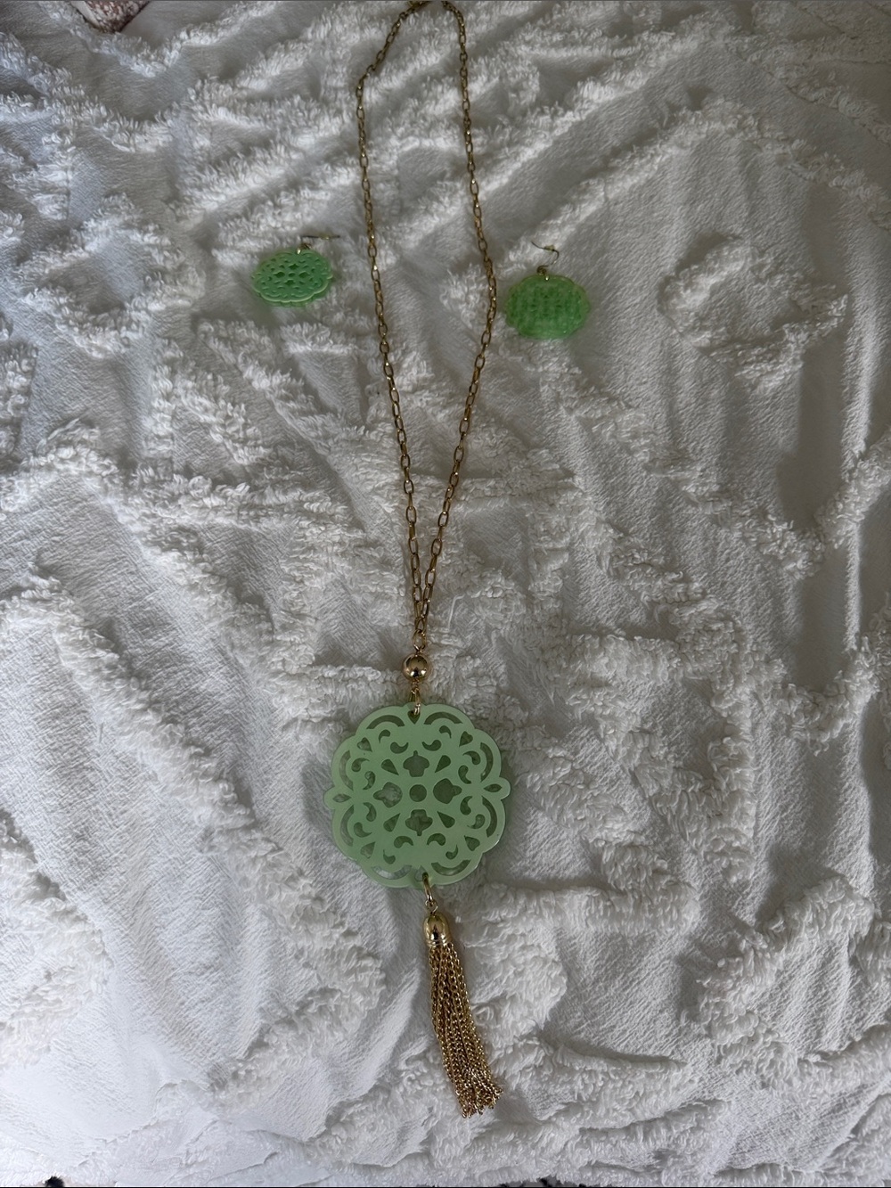 Green Filigree Pendant Necklace and Earring Set - Women Jewelry